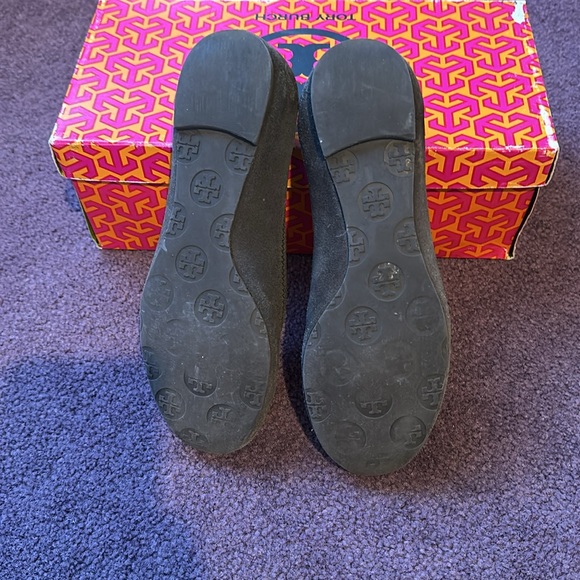 Grey Suede Tory Burch flats - Picture 2 of 3